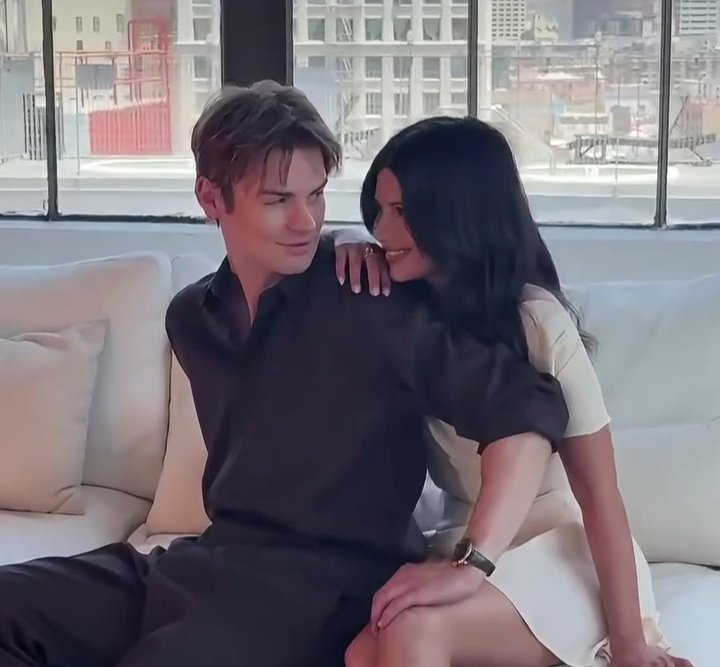 julaa97487493's tweet photo. A beautiful photoshoot of Noah and Nikki.❤️❤️

 #mylifewiththewalterboys https://t.co/fBqmMipowr