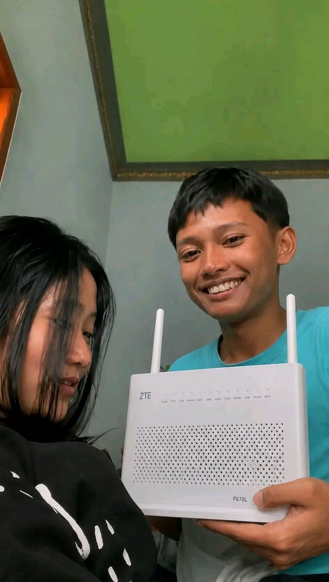 GandiMassage's tweet photo. Pakai ZTE enak nggk si? Pakai acer atlos buat yt 1080 aja buffering nya ampun https://t.co/GbMe6cf7eJ