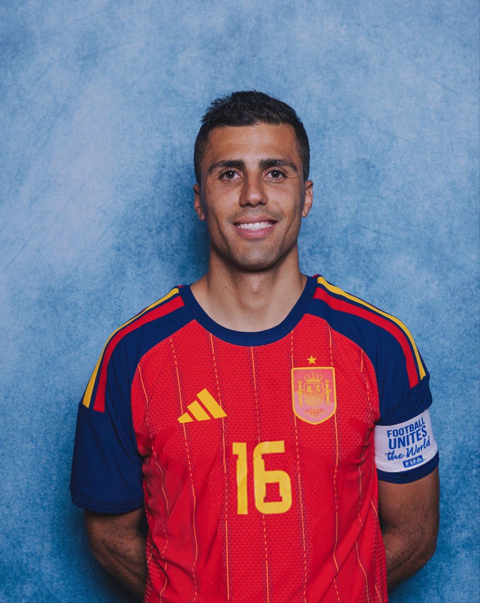 _BeFootball's tweet photo. 🚨🚨💣 LES DÉTAILS DE L’OPÉRATION DE RODRI 🇪🇸 AU BARÇA AVEC UN ÉNORME SALAIRE 🤯💙❤️

▫️ TRANSFERT DE 60 M€

▫️ CONTRAT DE 4 SAISONS

▫️SALAIRE BRUT ANNUEL : 30 M€ 🤑

Il REFUSE de prolonger avec Manchester City et ne veut QUE LE BARÇA. ❌

(@jfelixdiaz) https://t.co/AUXqL0jgqw