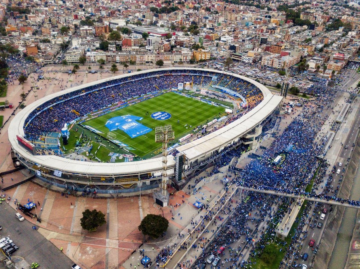TiroLibre_Col's tweet photo. Feliz cumpleaños a Bogotá, la casa del más grande y popular de Colombia 🇨🇴 🔵⚪ https://t.co/wGc58N7oLe