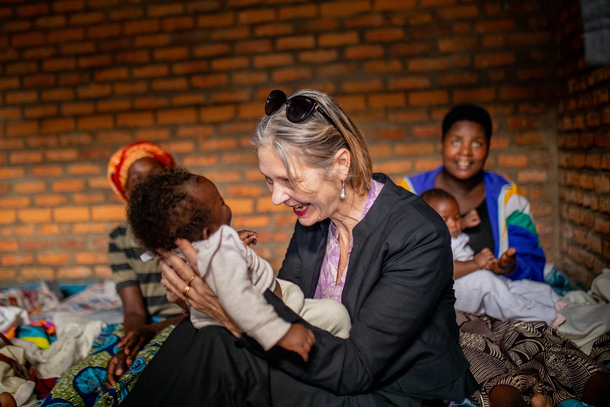 unicefrw's tweet photo. @LiekevandeWiel @Rwanda_Child @gmunyemana @ChinaEmbinRW @Gicumbi_Rwanda @RwandaGender The delegation met with caregivers, community members and district leadership to see how the cross-border ECD model is bringing integrated health, nutrition, early learning, child protection, and parenting services closer to vulnerable young children and their families. https://t.co/klism190Qp