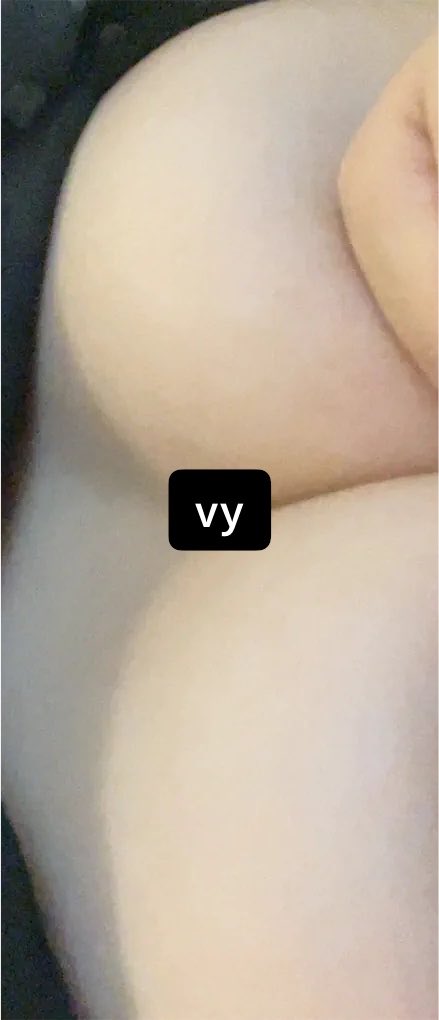 vyvyiuiu's tweet photo. Anh ơi… em là gái dâm đang nằm đây, vú to mềm, núm căng cứng. Lồn em ướt nhẹp, hai mép mọng há rộng mời anh. Đưa cặc to cứng của anh vào đi, đụ sâu đến đáy, thọc mạnh cho em rên ứ ừ. Em sẽ bú liếm, làm anh xuất đầy trong em… anh chịu nổi hongg https://t.co/JLIN3agk2x