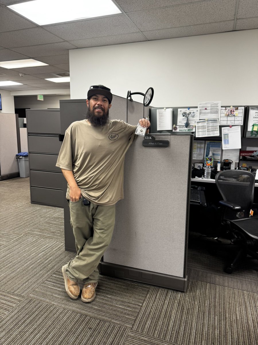 47Ibew's tweet photo. Congratulations to member Albert Cano, from Southern California Edison's (SCE) Rialto Service Center, on receiving his 20-Year Service Pin! 🎉 Wishing you continued success and many more milestones ahead!
#SCE #Rialto #20YearsOfService #ServiceMilestone #ibew47 https://t.co/gFG3qhrmVY