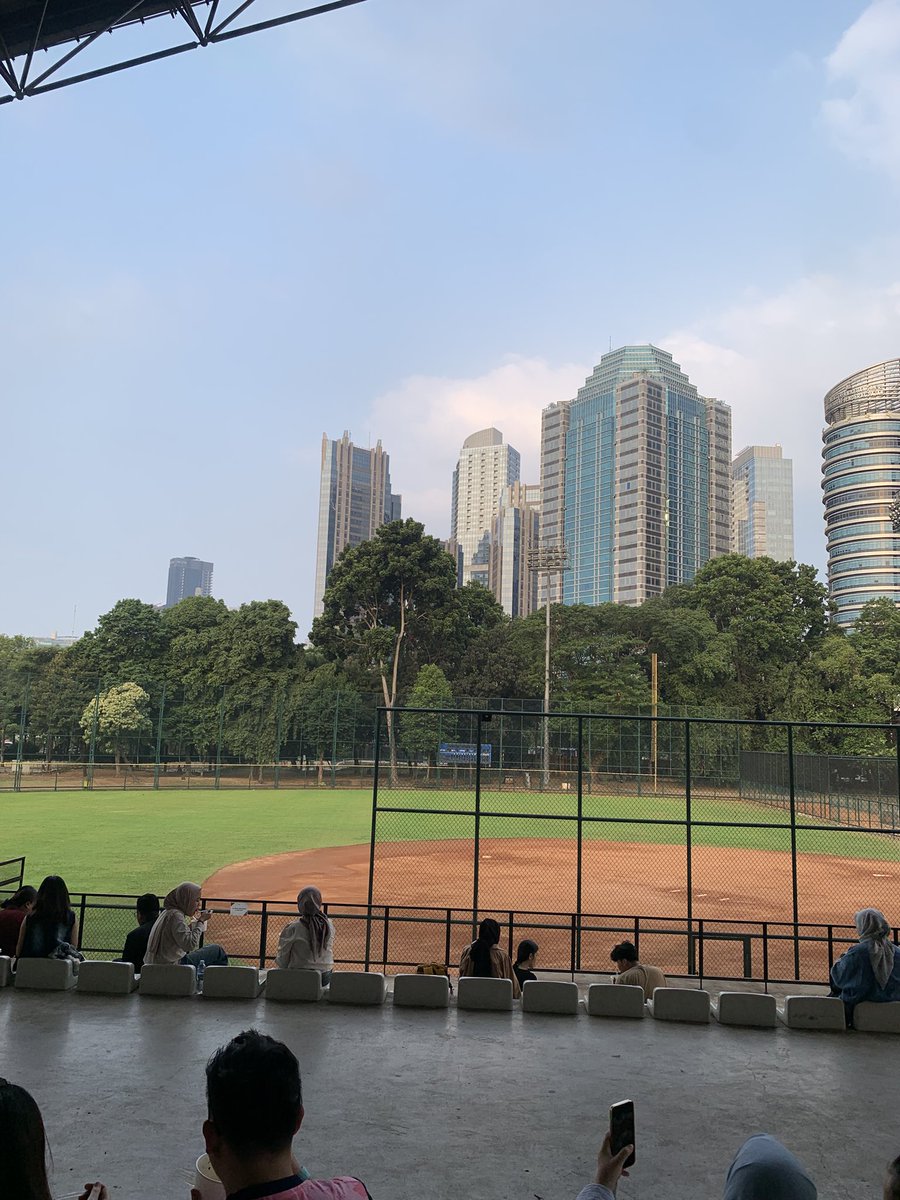 gisselavick's tweet photo. oh ini yang namanya nyore di gbk itu https://t.co/9XPmRGE7ex