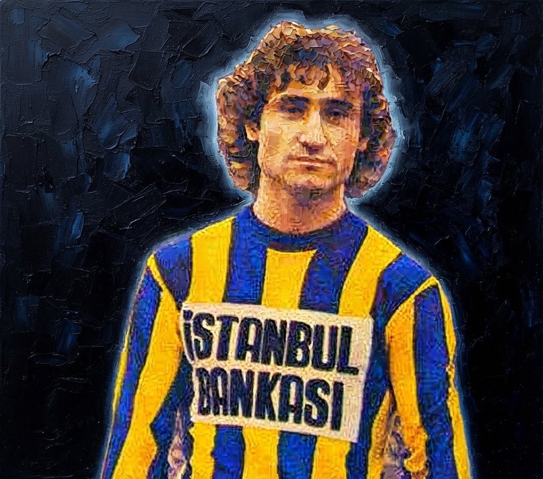 AdemKoz's tweet photo. Bugün, Fenerbahçemizin unutulmaz efsanelerinden Selçuk Yula’yı saygı, özlem ve rahmetle anıyorum.

Bizim jenerasyonumuzun Fenerbahçeli olmasında onun çok büyük payı vardı. Gençliğimizin idolüydü; sahadaki karakteri, attığı goller ve formasına duyduğu aidiyetle gerçek bir Fenerbahçeliydi.

Futbolu bıraktıktan sonra da kulübünden hiç kopmadı. Tribünde, Faruk Ilgaz Tesisleri’nde, camianın içinde hep Fenerbahçe’nin bir parçası olmaya devam etti.

Tribünlerde hep bir ağızdan söylediğimiz “İleride Selçuk Yula var!” tezahüratı hâlâ kulaklarımızda…

Ruhu şad, mekânı cennet olsun.

Sevgi, saygı ve özlemle anıyoruz. 💛💙