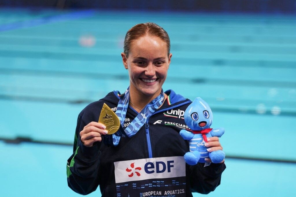 Doctor_D03's tweet photo. L'Europeo di Chiara Pellacani:
🥇Mixed Team Event
🥇Mixed Synchronised 3m Springboard
🥇Women's 1m Springboard
🥇Women's 3m Springboard
🥇 Women's Synchronised 3m Springboard

🏆Tuffatrice Europea del 2025
🔜 Tuffatrice Europea del 2026

LA NOSTRA REGINAAA 👑

#EuropeanAquatics #Paris2026