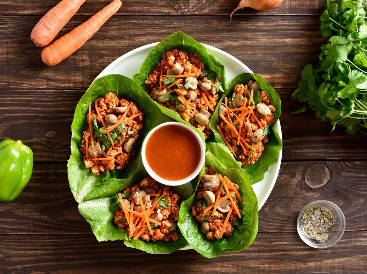 CarolAnnKates's tweet photo. 🥬🍗 Craving big flavor without the carbs? These homemade Chicken Lettuce Wraps are fresh, healthy, ready in about 30 minutes, and topped with a delicious homemade peanut sauce! Even my meat-and-potatoes husband gives them a 10! 😋

👉 https://t.co/baRi0MLdQQ

#ChickenLettuceWraps #LowCarb #HealthyRecipes #EasyDinner #Foodie
