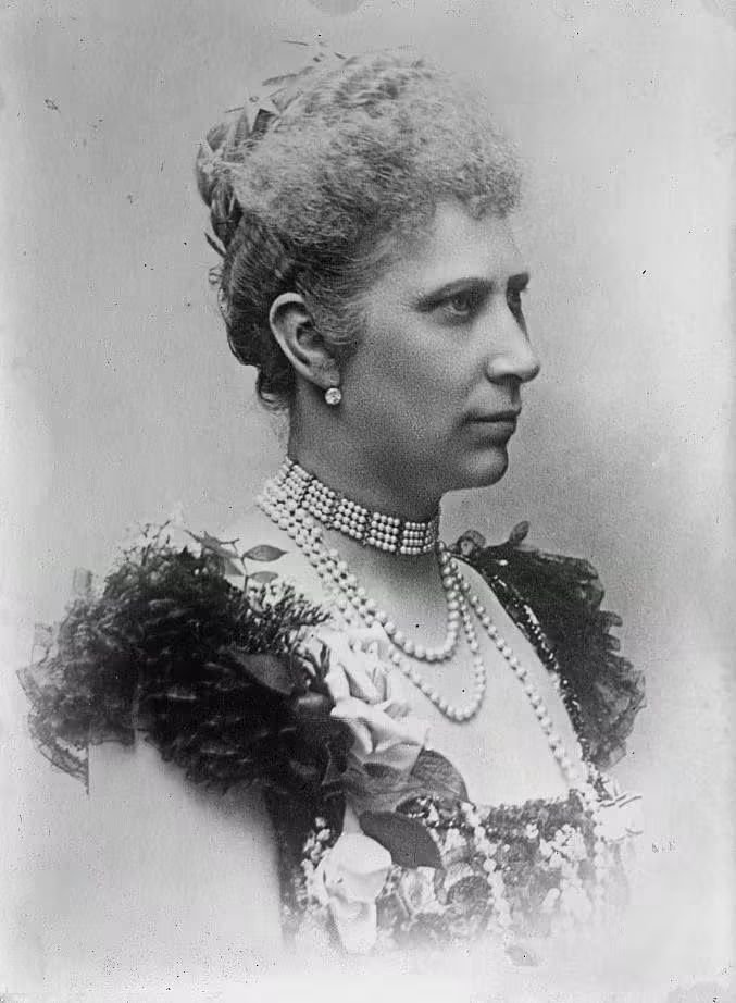 shainkman's tweet photo. In the latest episode, I mentioned that the new king of Norway, Haakon VII, had close ties to the Swedish court through his mother, Louise, who wasn’t just married to the king of Denmark, but was also the only surviving child of king Karl XV of Sweden.
>> https://t.co/uuHguCXJIk