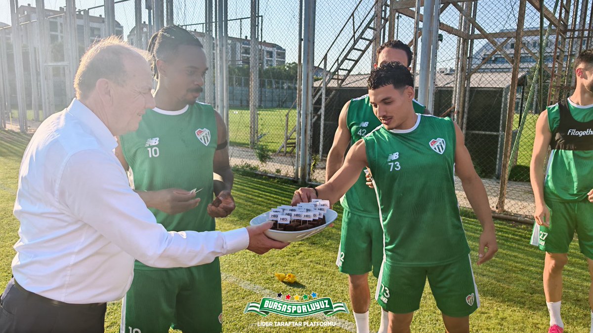 bursasporluyuz's tweet photo. Matlı Grup Yömetim Kurulu Başkanı, Bursa Ticaret ve Sanayi Odası Başkan Adayı Özer Matlı, Bursaspor’un bugünkü idmanını ziyaret etti. Bursaspor Kulübü Başkanı Enes Çelik ve teknik direktör Mustafa Er ile futbolculara yeni sezon öncesi başarılar diledi. https://t.co/SGexNPXs6c