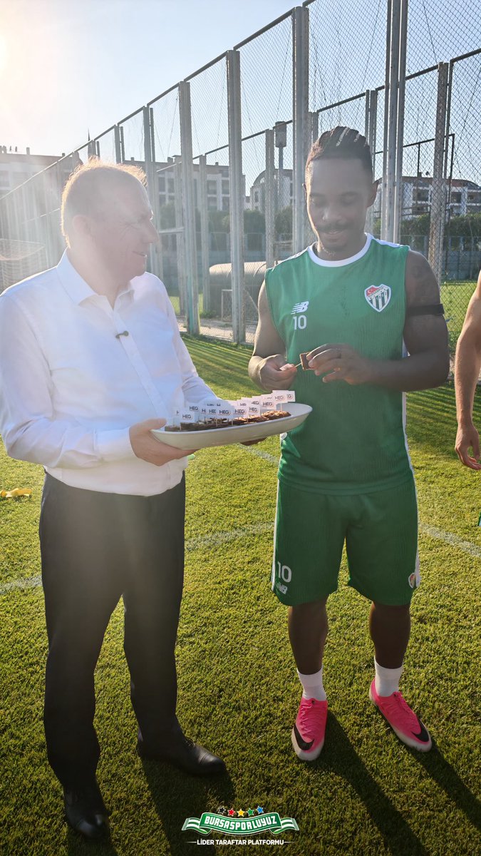 bursasporluyuz's tweet photo. Matlı Grup Yömetim Kurulu Başkanı, Bursa Ticaret ve Sanayi Odası Başkan Adayı Özer Matlı, Bursaspor’un bugünkü idmanını ziyaret etti. Bursaspor Kulübü Başkanı Enes Çelik ve teknik direktör Mustafa Er ile futbolculara yeni sezon öncesi başarılar diledi. https://t.co/SGexNPXs6c