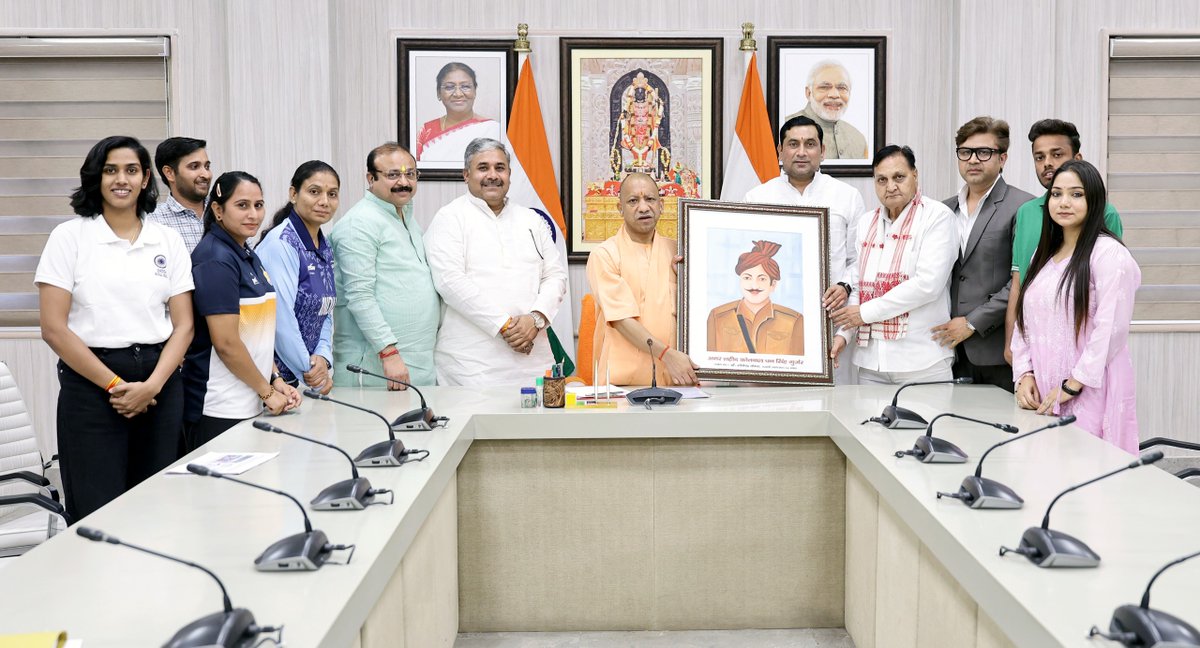 myogioffice's tweet photo. मुख्यमंत्री श्री @myogiadityanath जी महाराज से आज लखनऊ में उत्तर प्रदेश सरकार में माननीय राज्य मंत्री (स्वतंत्र प्रभार) डॉ. सोमेंद्र तोमर जी ने शिष्टाचार भेंट की।

इस अवसर पर श्री सनी गुप्ता जी, सुश्री इशिका शर्मा जी, श्री दीपक राणा जी, श्रीमती चंचल बंजारा जी, श्री विजय नामदेव जी, श्री सुरेश जैन ‘ऋतुराज’ जी, सुश्री सोनिका नागर जी, श्रीमती अलका तोमर जी, श्री आशुतोष जी एवं श्री सावन कुमार जी भी उपस्थित रहे।

@isomendratomar
