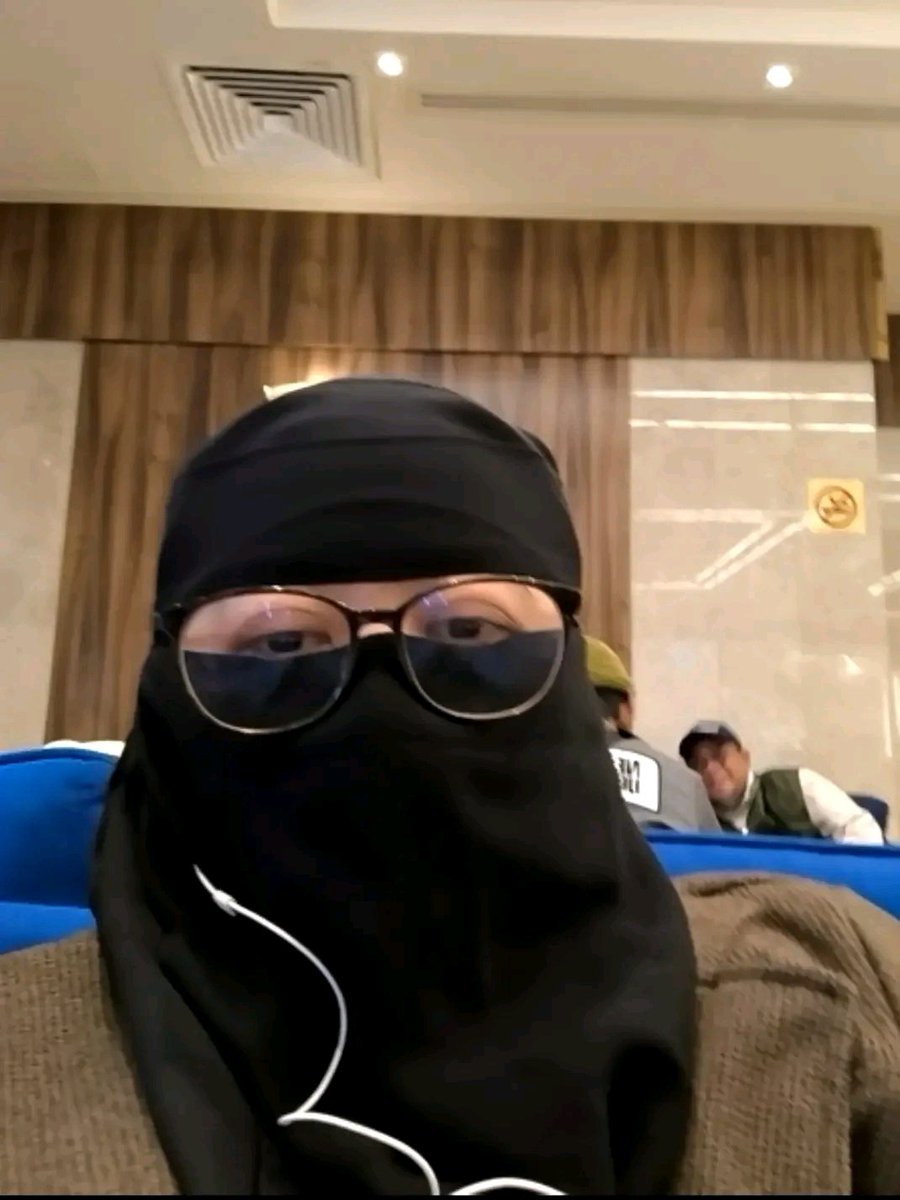 Rotibakar7k's tweet photo. Jujur sih ummahat si ferihana inii tipe ku banget,, gemoy montok dan bikin ***** . Apalalgi katanya doi udah nikah brp kali. 
Umm plis jangan bikin gebrakan lagi soal agama. Mending jd binal aja buat suami mu sendiri. Ok #ferihana https://t.co/oA4kMVFrQR
