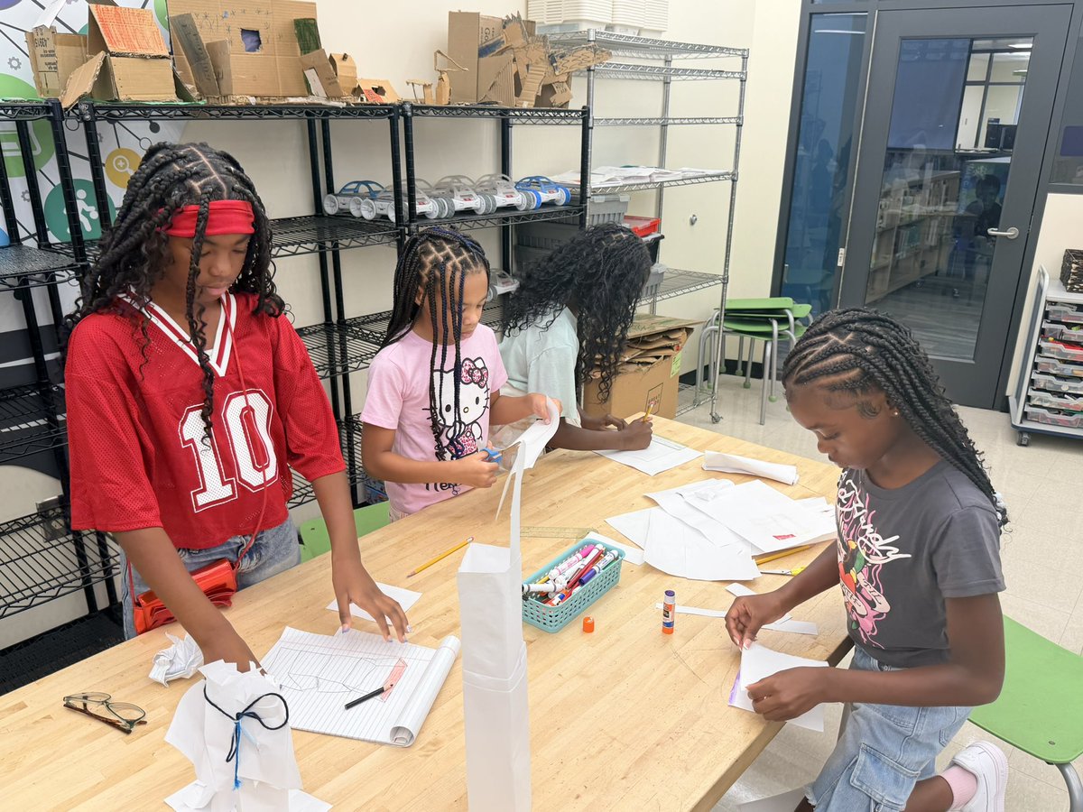 RichlandTwo's tweet photo. 📚 Learning is in full swing at @Killian_Lions! Our students are asking questions, making discoveries, and showing what it means to be school-ready. Let’s go!🚀🦁 #Back2Two #FutureReady https://t.co/fs3Reuqb2E