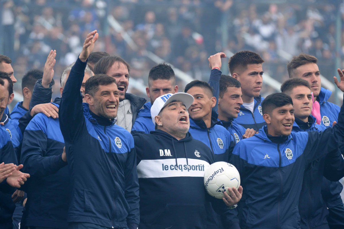 DSportsRadio's tweet photo. 🗣️ "Volver a jugar en Gimnasia fue una emoción muy grande, pude cumplir mi deseo de entrar a la cancha con mi nena. Estamos todos muy contentos. 

Es un orgullo que Diego haya pasado por el club. Siempre digo que es una lástima no haber estado cuando dirigió acá. Siempre hay anécdotas de los chicos o empleados del club que estuvieron con él. Lo tenemos siempre presente, hasta en la cinta de capitán"

🐺 Ignacio Fernández en #CómoTeVa con @m_benedetto por DSPORTS Radio FM 103.1 #ElSonidoDelDeporte 📻