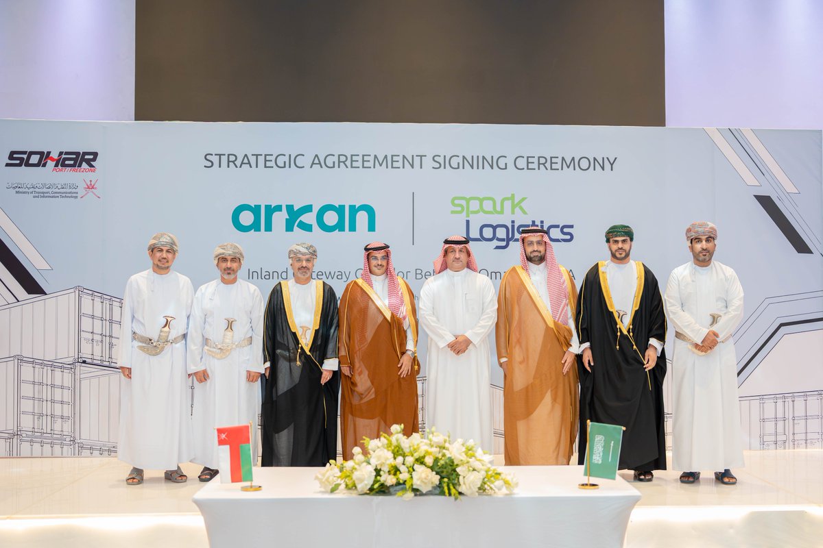 Arkan_Logistics's tweet photo. تفعيل الممر البري الأخضر الآمن بين سلطنة عُمان والمملكة العربية السعودية
في الخامس من أغسطس ٢٠٢٦، وقّعت أركان اللوجستية (سلطنة عُمان) وشركة سبارك للخدمات اللوجستية (المملكة العربية السعودية) اتفاقية تعاون استراتيجية لتفعيل الممر البري الأخضر الآمن بين سلطنة عُمان والمملكة العربية السعودية، بما يوفر مسارًا أسرع وأكثر كفاءة لحركة البضائع، ويسهم في زيادة حجم الشحنات والتبادل التجاري بين البلدين.

ويأتي هذا التعاون امتدادًا للجهود التي تقودها وزارة النقل والاتصالات وتقنية المعلومات في سلطنة عُمان ووزارة النقل والخدمات اللوجستية في المملكة العربية السعودية، وبالتنسيق مع الإدارات الجمركية في البلدين، وبدعم من ميناء صحار والمنطقة الحرة، لتعزيز انسيابية حركة التجارة وتطوير الربط اللوجستي بين البلدين.

وتجسد هذه الشراكة التزامنا المشترك بتقديم حلول لوجستية عابرة للحدود تسهم في تسهيل حركة البضائع، ورفع كفاءة سلاسل الإمداد، وتعزيز التجارة الإقليمية بين دول مجلس التعاون الخليجي.

معًا، نربط الأسواق ونخلق فرصًا جديدة للنمو.

Activating the Secure Green Land Corridor Between the Sultanate of Oman and the Kingdom of Saudi Arabia

On the 5th of August 2026, Arkan Logistics (Oman) and Spark Logistics (Saudi Arabia) signed a strategic cooperation agreement to activate the Secure Green Land Corridor between the Sultanate of Oman and the Kingdom of Saudi Arabia, creating a faster and more efficient route for cargo movement while increasing shipment volumes and bilateral trade.

This collaboration builds upon the ongoing efforts led by the Ministry of Transport, Communications and Information Technology of Oman and the Ministry of Transport and Logistic Services of Saudi Arabia, in coordination with the customs authorities of both countries and with the support of SOHAR Port and Freezone, to enhance cross-border trade flows and strengthen logistics connectivity between the two countries.

This partnership reflects our shared commitment to delivering efficient cross-border logistics solutions, strengthening supply chains, and supporting regional trade across the GCC.

Together, we connect markets and create new opportunities for growth.

@PortandFreezone @ksa_spark
@mtcitoman

#أركان_اللوجستية #سبارك_اللوجستية #عُمان #السعودية #اللوجستيات #سلسلة_الإمداد #الخليج #التجارة_عبر_الحدود #ميناء_صحار #ArkanLogistics #SparkLogistics #Oman #SaudiArabia #Logistics #SupplyChain #GCC #CrossBorderTrade #soharport