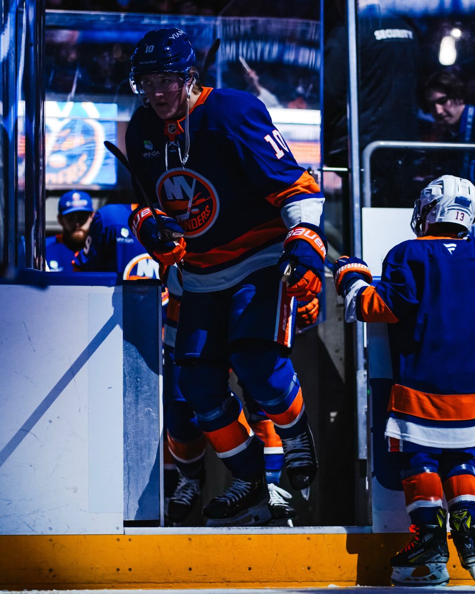 NYIslanders's tweet photo. Through the lens: Simon Holmstrom. ⁣
⁣
Swipe through some favorites from our #Isles photography team ⤴️