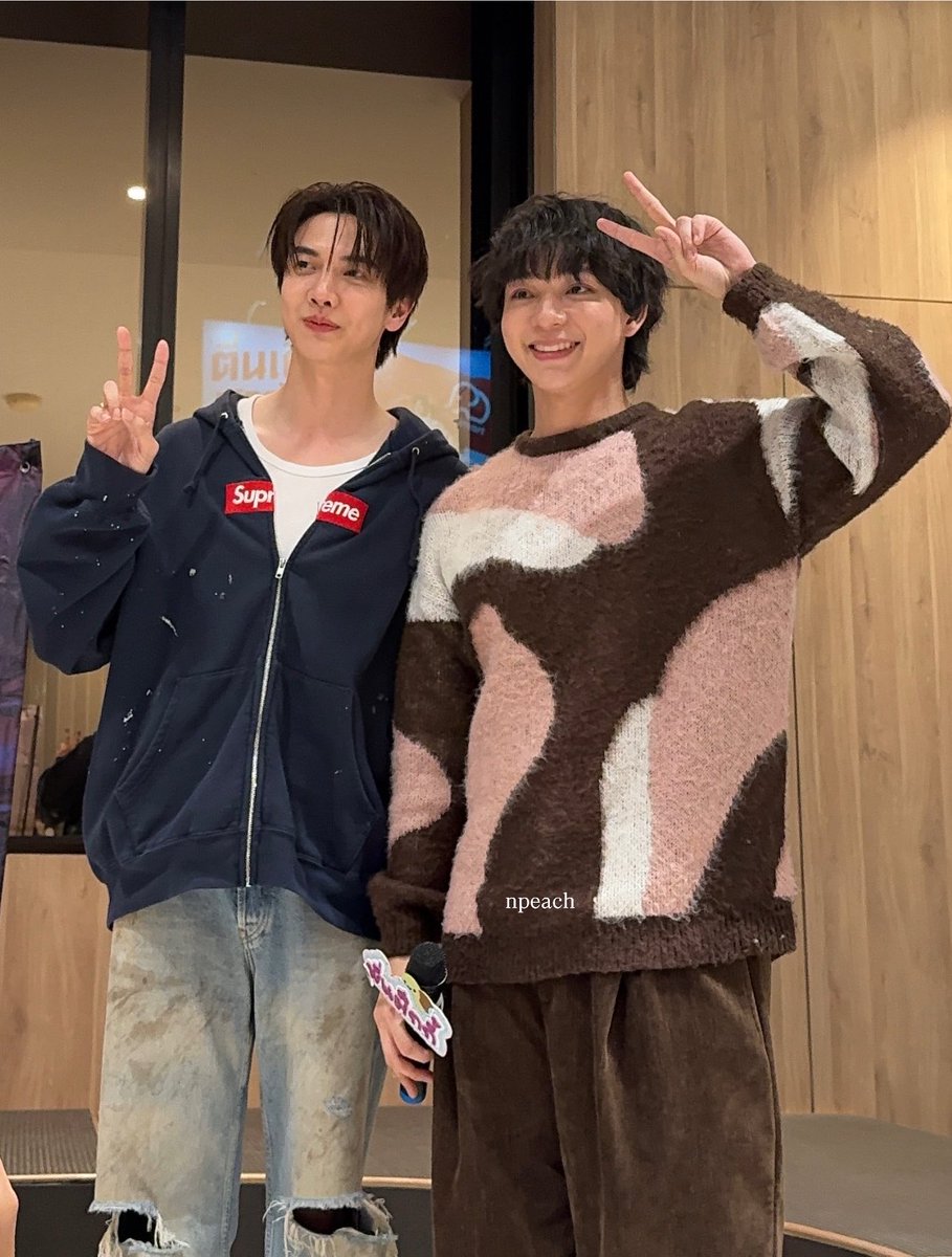 G0DneverKNOW's tweet photo. ได้เห็นน้องบาสใส่เสื้อตัวนี้กับตาตัวเองเลยด้วยซ้ำ 😭 น่ารักจัง โคตรน่ารักเลย https://t.co/a2EsCQqznY