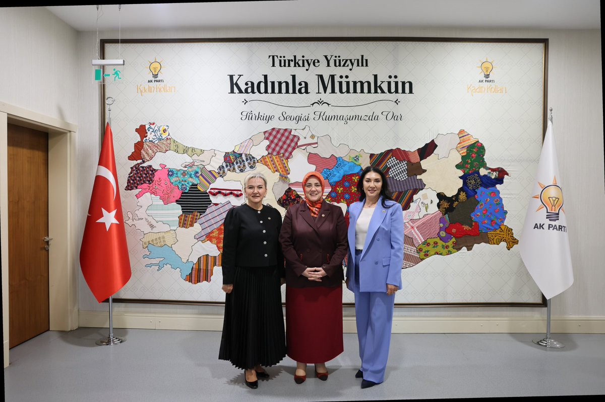 tugbaisikercan's tweet photo. 📍AK Parti Genel Merkez

İstanbul Milletvekilimiz Sn. Nimet Özdemir ve Ağrı Milletvekilimiz Sn. Ruken Kilerci'ye nazik ziyaretleri için teşekkür ederim. https://t.co/2ukBMfMgh1
