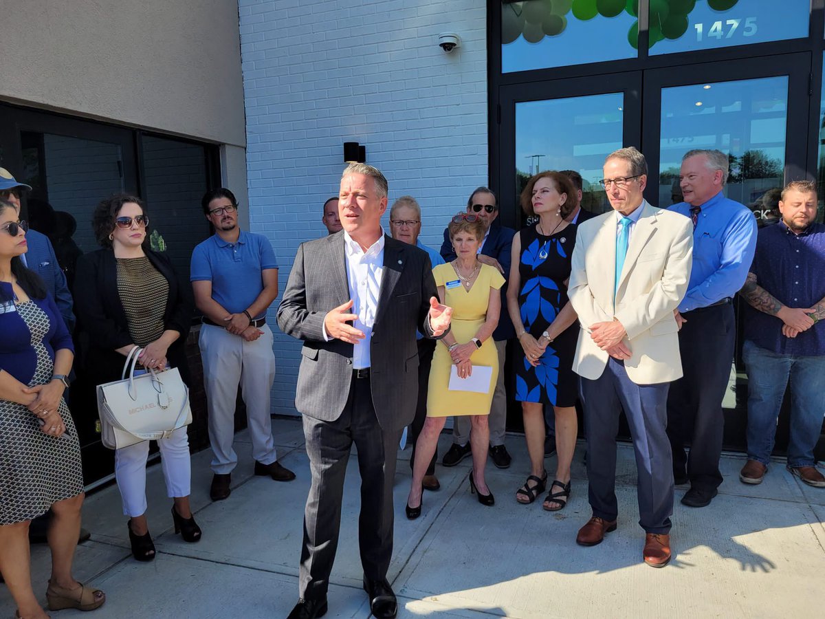MCCoyCountyExec's tweet photo. Welcome to Albany County, Shake Shack!

It was great to celebrate today's ribbon cutting at Stuyvesant Plaza. Every new business that invests here creates jobs, strengthens our local economy, and reinforces that Albany County is a great place to grow.

Congratulations to the entire Shake Shack team, and welcome to the neighborhood!