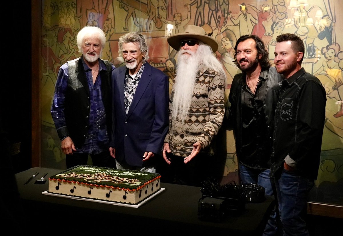 DivineDetour's tweet photo. Celebrating 15 years as @opry members! @oakridgeboys Photo: Jon Mir https://t.co/T1zSeCEday