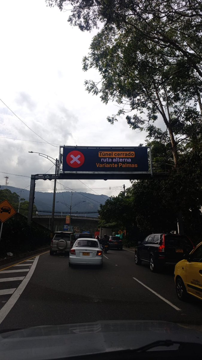 NoticiasRCN's tweet photo. #ATENCIÓN | Se reporta un grave accidente de tránsito en el Túnel de Oriente, sobre la vía que conecta Medellín con el aeropuerto José María Córdova. Al menos ocho personas resultaron heridas y #AEstaHora la vía está cerrada. https://t.co/Y47Nxf38Ah