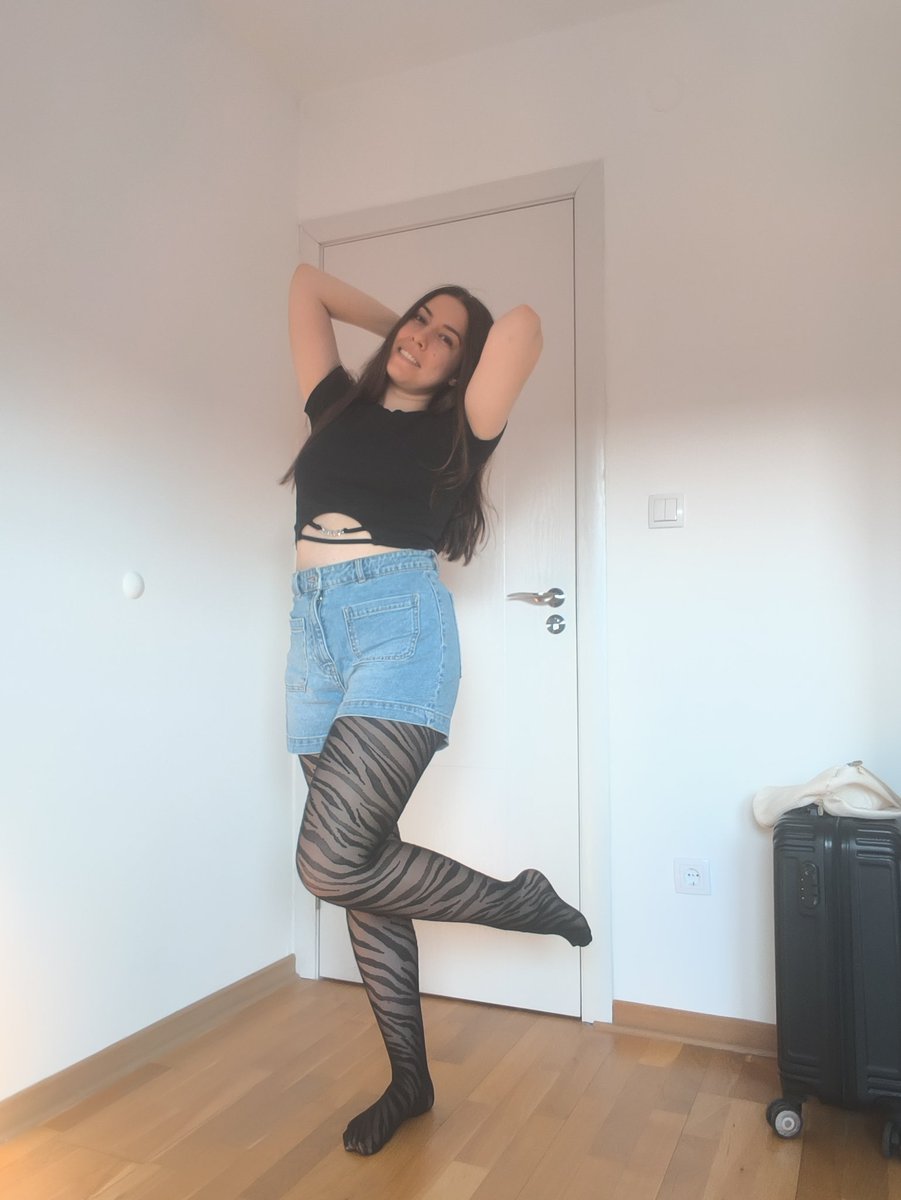 Ayreenxoxo's tweet photo. Zebra patterned pantyhose 🦓 https://t.co/YL0MF5Nvyr