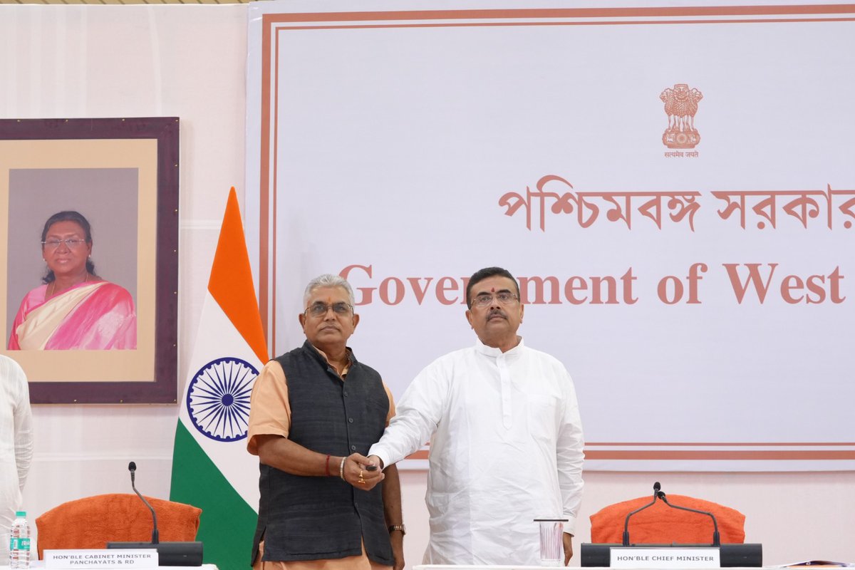 cmowbgov's tweet photo. Hon'ble Chief Minister Shri Suvendu Adhikari inaugurated the Paschimbanga Abas scheme.

Launching the programme from Nabanna Sabhaghar, he symbolically handed over cheques to eligible beneficiaries. Direct financial assistance of approximately ₹6,122 crore will be credited to the bank accounts of more than 1.02 million eligible families across the state.

In this phase, each beneficiary who has completed the construction of their house up to the lintel level will receive ₹60,000 as the second instalment of financial assistance.