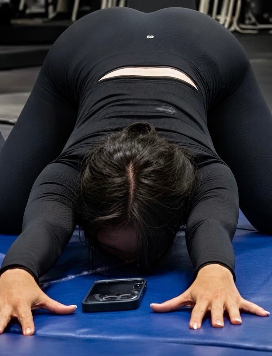 SakuraG00ner's tweet photo. Look at her booty 😵‍💫 https://t.co/93PYy5EgdV
