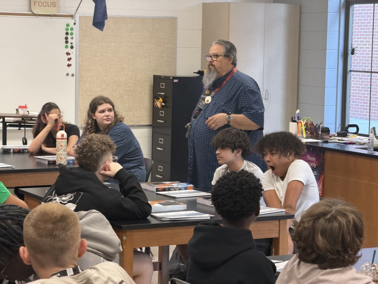 SpartanburgD5's tweet photo. Scenes from the #FirstDayInD5 at DR Hill Middle School, including new Principal, Dr. George Austin! 💛🖤 It's going to be a great year! #WeAreD5 https://t.co/eH5e2f1fJ7