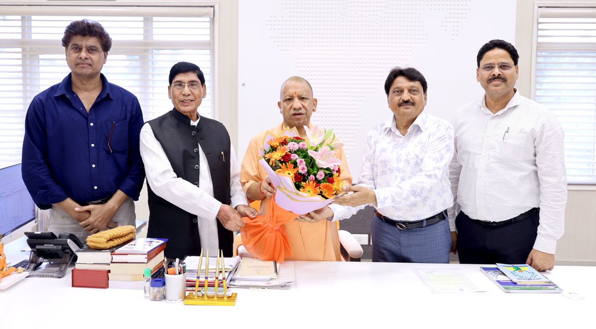 myogioffice's tweet photo. मुख्यमंत्री श्री @myogiadityanath जी महाराज से आज लखनऊ में आगरा कैण्ट विधान सभा क्षेत्र के माननीय विधायक डॉ. जी. एस. धर्मेश जी ने शिष्टाचार भेंट की।

इस अवसर पर श्री धर्मेन्द्र सोनी जी, श्री ऋषि कुमार सिंह जी एवं श्री श्याम जरहरी जी भी उपस्थित रहे।

@MLAGSDHARMESH https://t.co/VL8717ZJ3F