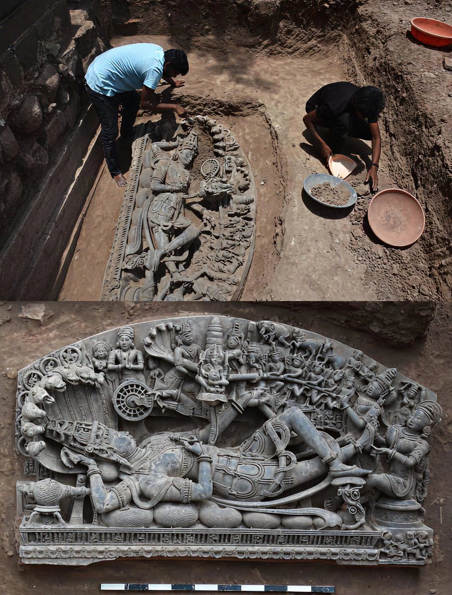 LeoDaVinciWave's tweet photo. In 2024, archaeologists uncovered a 1.7-meter-long Sheshashayi Vishnu sculpture near Seuna-Jadhavrao Lakhujiraje's Samadhi in Sindkhed Raja, Maharashtra. The artwork is thought to belong to the 11th–12th century CE. https://t.co/WBWEbMW2Tr