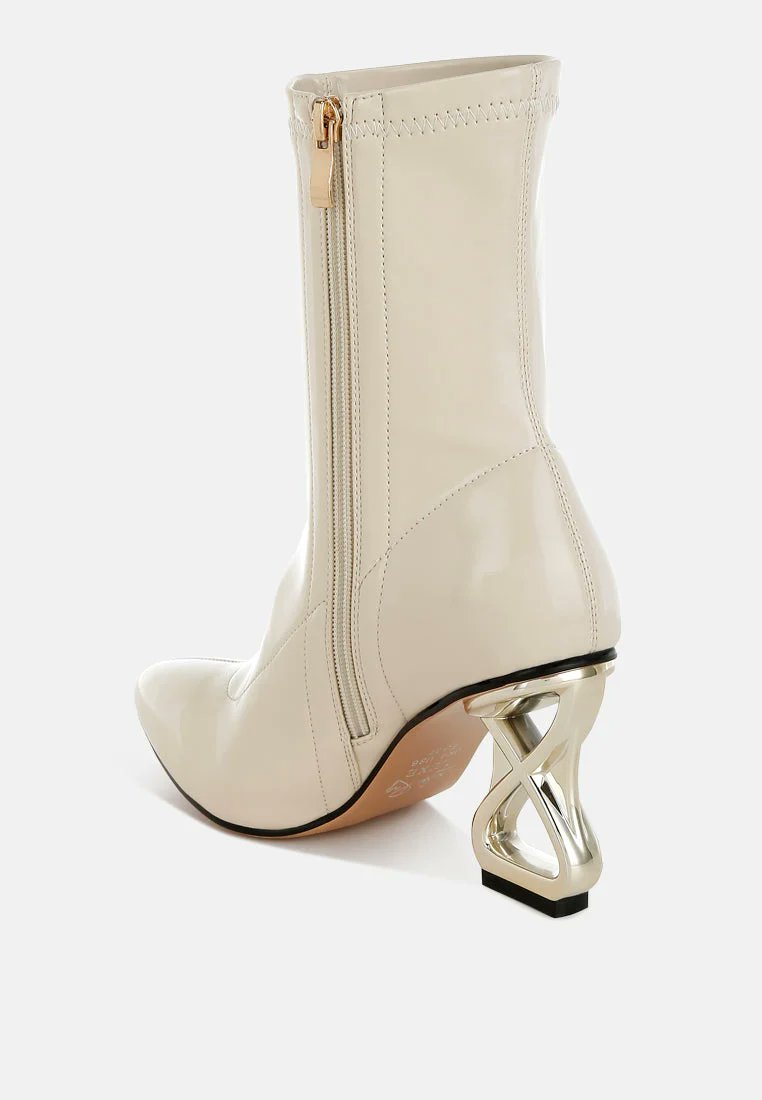 david_tayo's tweet photo. Meet your new go-to boots. 🤍 Elegant, modern, and made to stand out. Perfect for work, weekends, date nights, or special occasions. Shop now : https://t.co/v5aB5W9un1

#UKFashion #AnkleBoots #HeelBoots #StyleUK #WomensFashion #BootSeason #FashionUK #BritishStyle #OOTD #ShopUK https://t.co/AnEoyrnCxQ