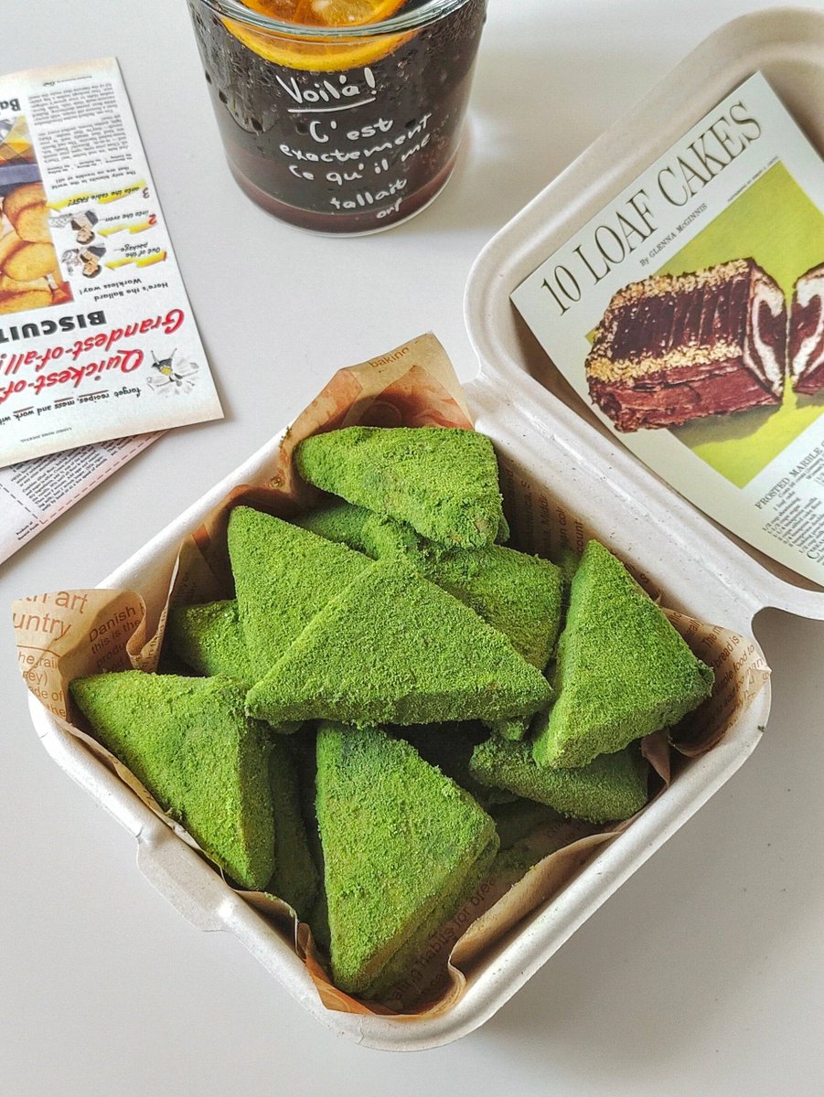 girly_nerds's tweet photo. Just shared a bag of crispy matcha cookies with my desk mate  Snacking hits different when it’s shared! https://t.co/mq7xxsv1Vf