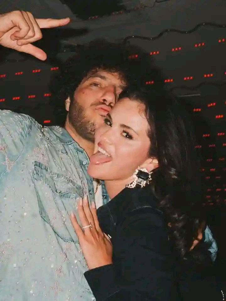 _its_precious1's tweet photo. Selena Gomez live on Instagram today just announced that she and her husband Benny blanco are currently battling marital issues

"I went through his phone earlier today and I saw his texts with a popular female rapper and they were flirting. I can't stand him right now, so am done and no one should ask me not to do same💔🥺