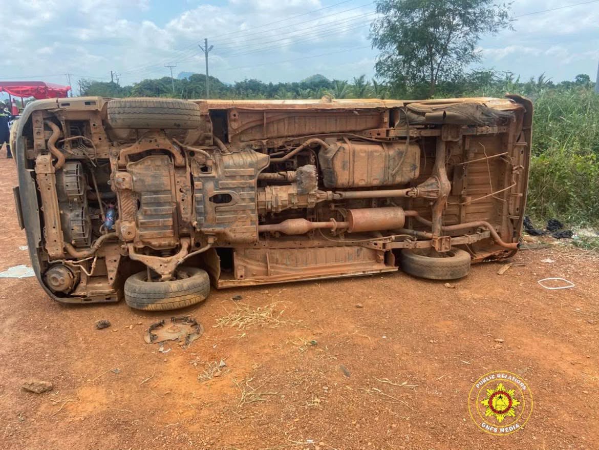 3musicnetworks's tweet photo. 🚨🚀: A routine journey turned tragic in seconds. Eight people, including four children, were injured after a Toyota Hiace overturned on the Tema–Akosombo Highway following a rear tyre burst. Wishing all the victims a speedy recovery. 🙏💔
#3MusicTv https://t.co/nHvU5ejnJ0