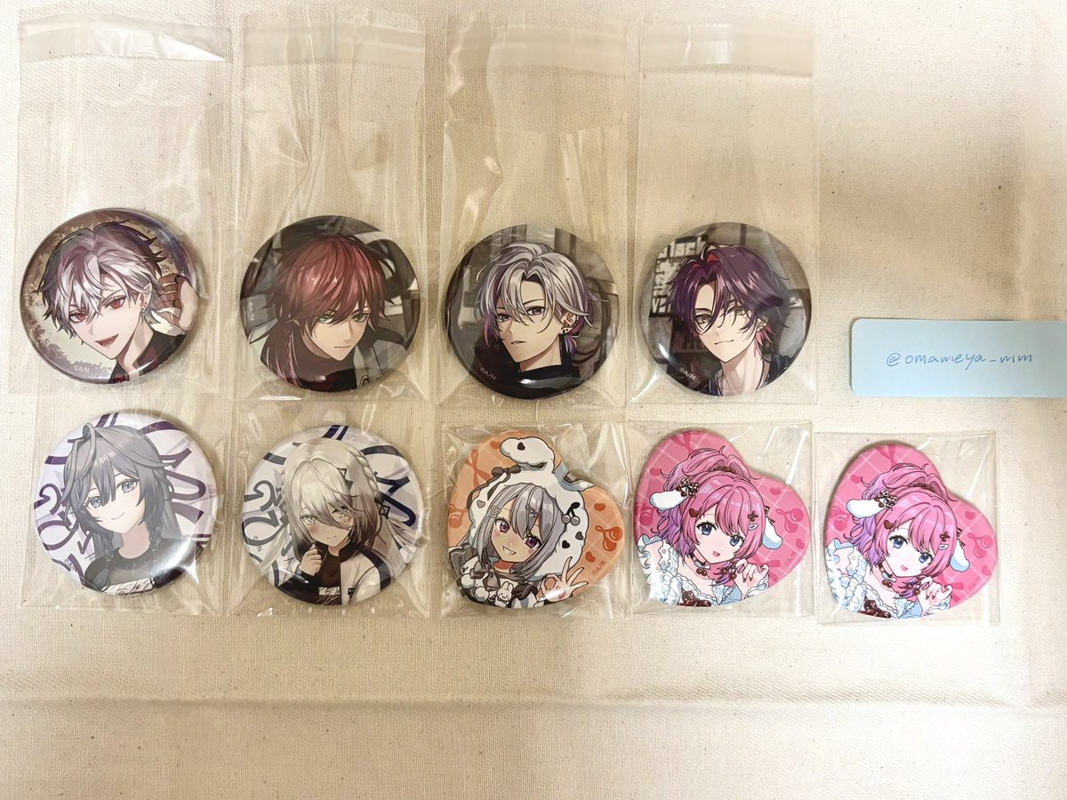 omameya_mm's tweet photo. 【譲渡】にじさんじ　缶バッジ　チェキ風カード　コースター　ウエハース　チップス

求）定価+送料

譲）画像参照

推しでも被りのため出しているものがございます。
迷子防止のため纏めての方優先🙇
特典類の価格は応相談

お気軽にお声がけください◎ https://t.co/ePmH5Q7w2t
