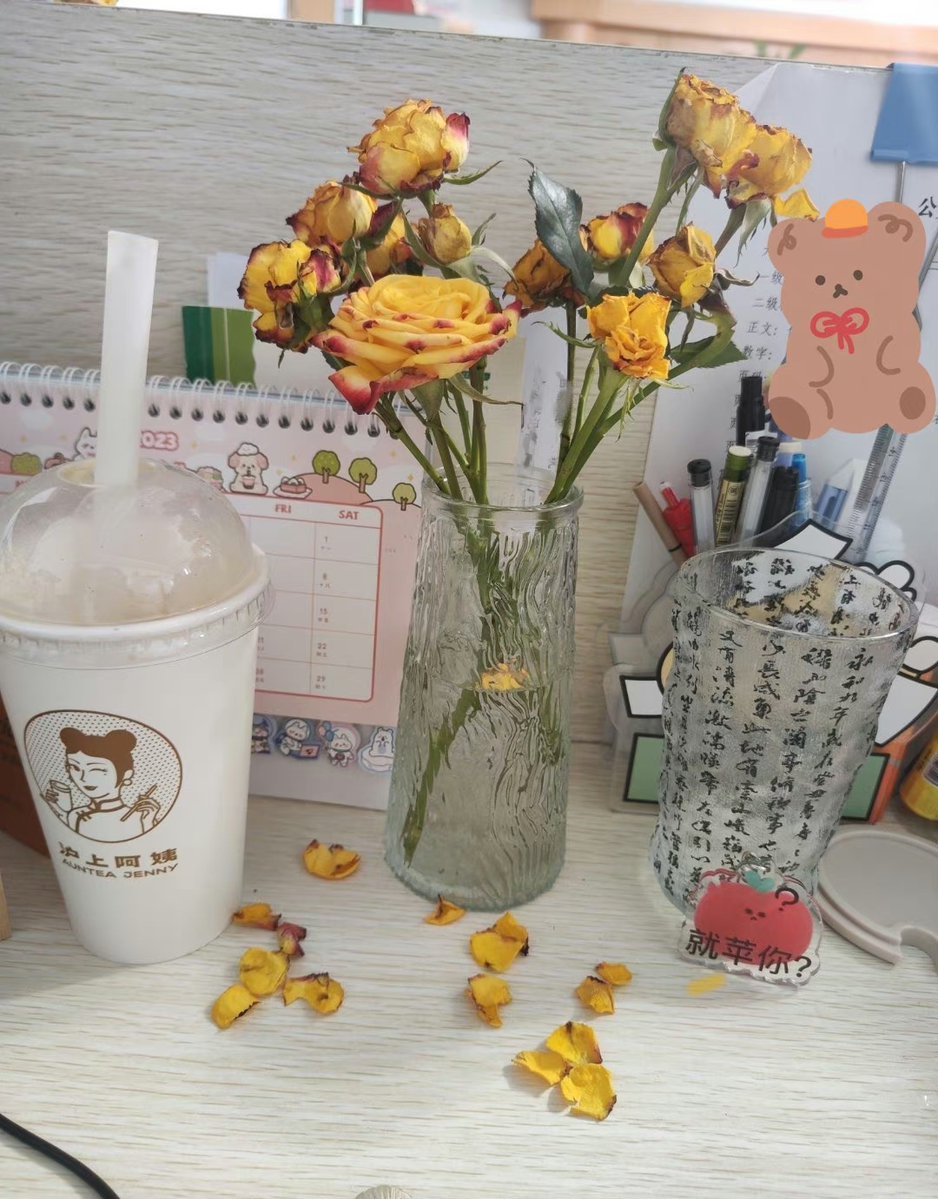 VINCENZOSIMEOL1's tweet photo. [A quick check-in with a friend who’s been swamped lately: “Hey, just sent your favorite iced matcha to your desk—don’t skip your break, yeah You’ve got this!”]， https://t.co/UQwWqHHCH5