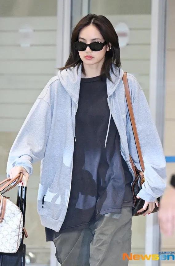 Mayshs1's tweet photo. LISA is on her way back or has arrived in Seoul after spending personal time with her family in Bangkok, Thailand.

ROSÉ was recently spotted leaving a private venue in Los Angeles, California, fueling fan concerns that she might not make it back to South Korea in time. https://t.co/OMp2EQHVTJ