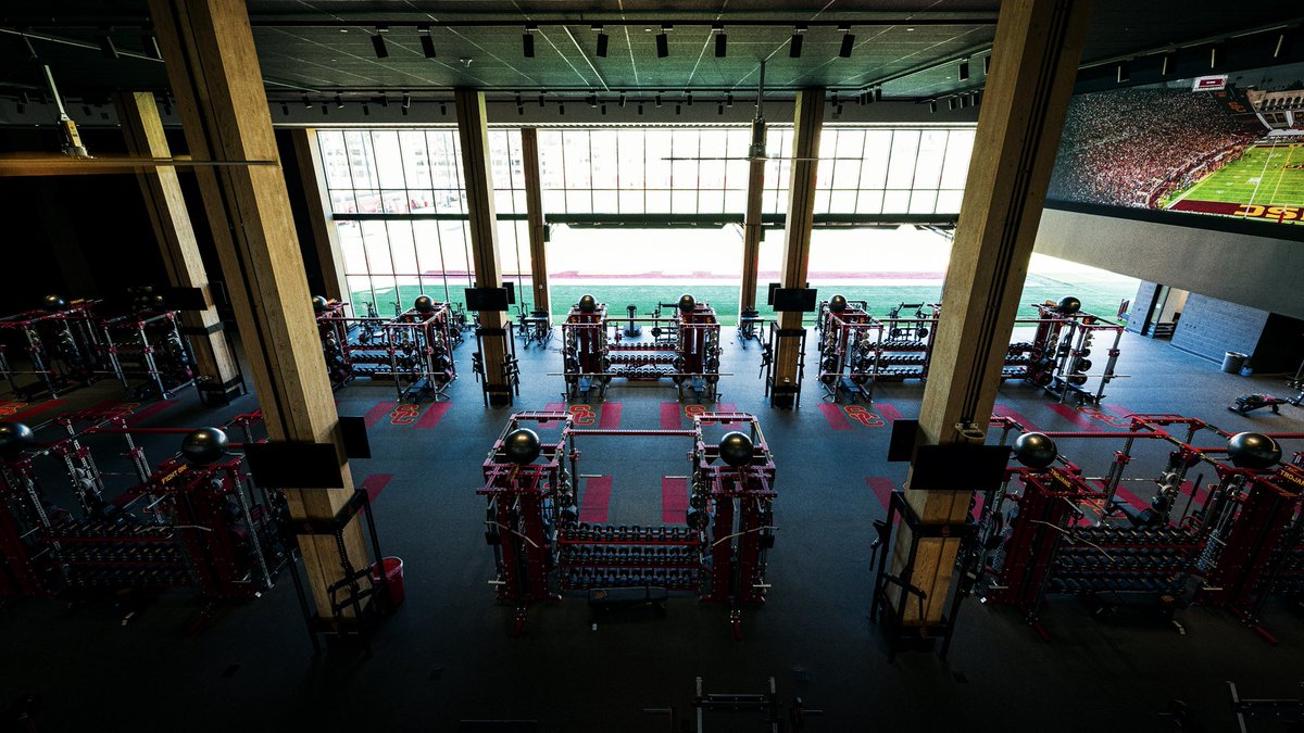 uscfb's tweet photo. The first weight room in College Football with Nike Strength custom racks 💪

Engineered to the exact specifications of championship athletes. https://t.co/b0ZqgrL6gc