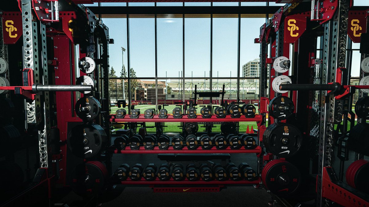 uscfb's tweet photo. The first weight room in College Football with Nike Strength custom racks 💪

Engineered to the exact specifications of championship athletes. https://t.co/b0ZqgrL6gc