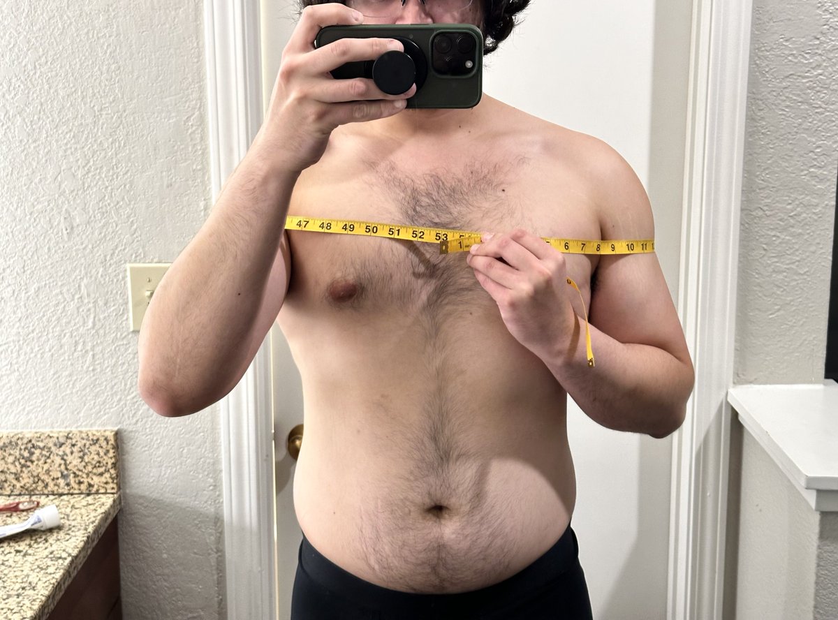 bunnycubAD's tweet photo. Loving the huge thighs and deadlift scar combo📏 https://t.co/QDC86tyehp