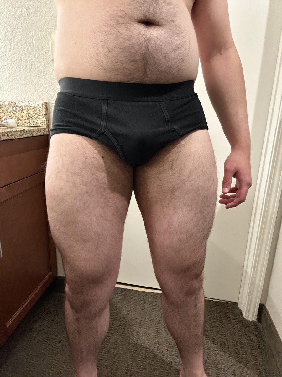 bunnycubAD's tweet photo. Loving the huge thighs and deadlift scar combo📏 https://t.co/QDC86tyehp
