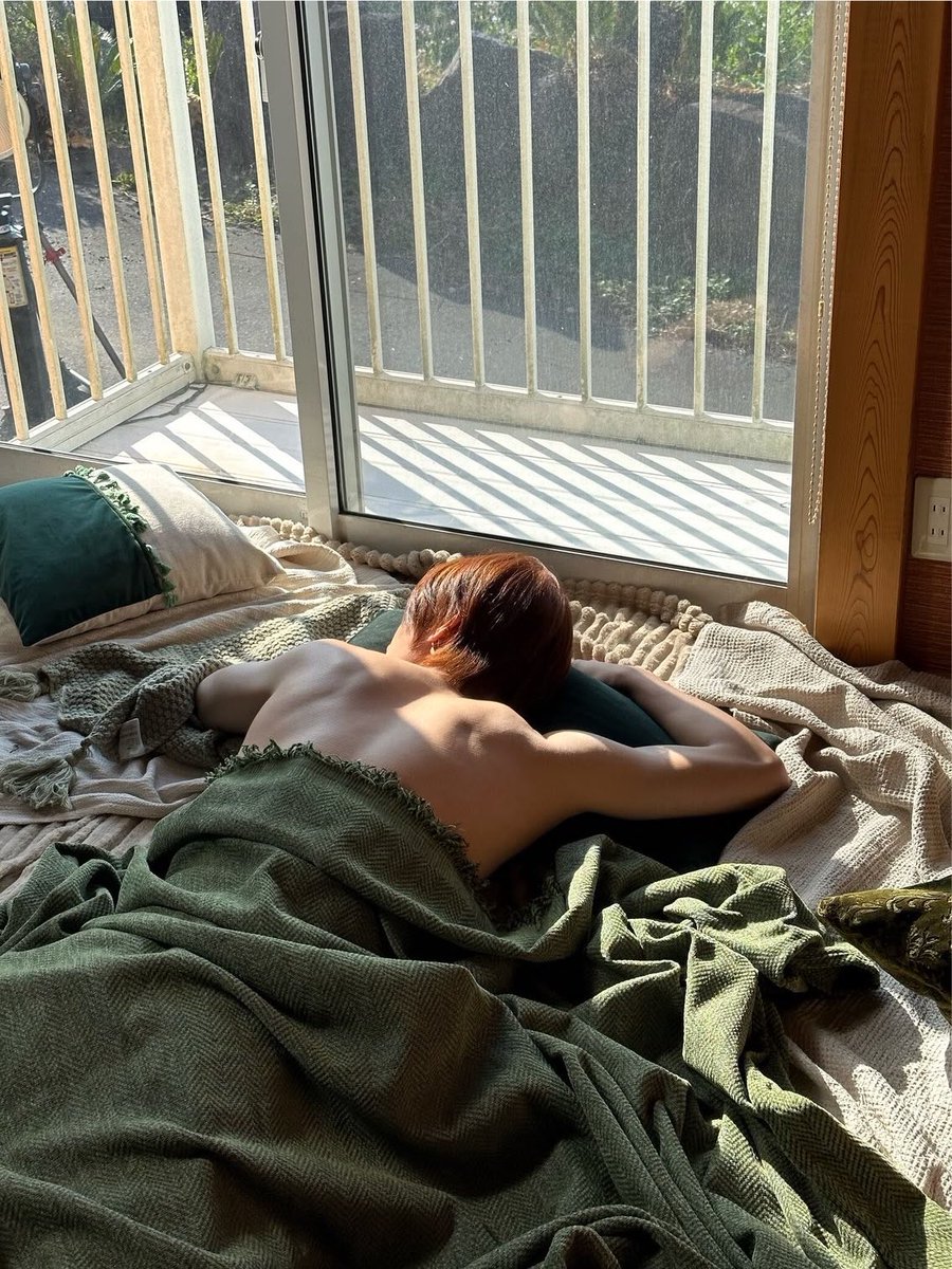 sirensghost's tweet photo. best way to start my day 𖤓˚࿔ https://t.co/NjFH8OWwg2