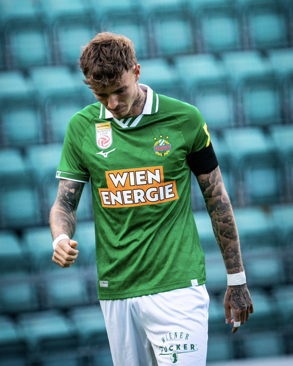 skrapid's tweet photo. Wir gedenken eines jungen Rapid-Fans, der heute auf dem Weg nach Estland infolge einer allergischen Reaktion tragisch verstorben ist. 😢

Unser tiefes Mitgefühl gilt seiner Familie, seinen Angehörigen und Freunden. Ruhe in Frieden, Florian. 🕊️🖤 https://t.co/IDL7OtXXUp
