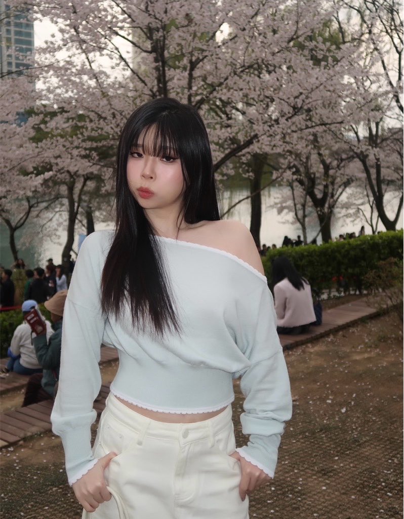 thisisjayda_'s tweet photo. แขนยาวปาดไหล่ตัวดัง ชอบดีเทลตรงคอกับแขนเสื้อคือเพิ่มความน่ารักไปอีก ทรงเสื้อสวยใส่แล้วไม่ตัน💖👀

https://t.co/GE37orNnca https://t.co/cFZG80ZSo4