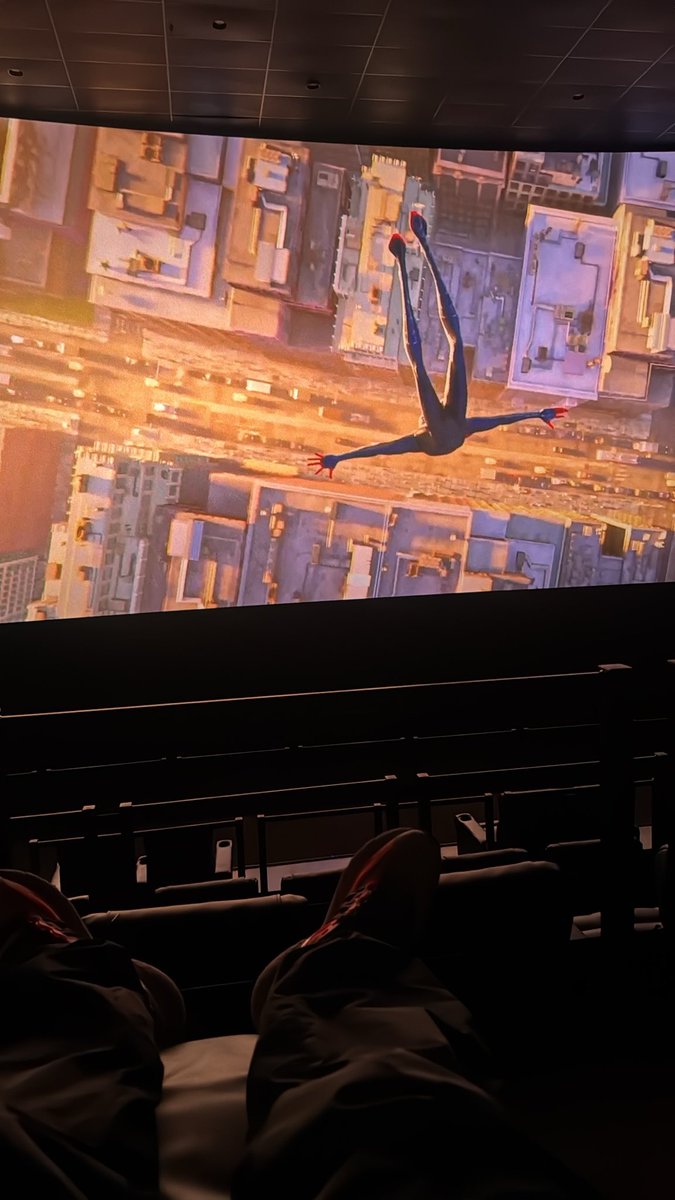 Tgfromtime's tweet photo. ‘Piderman at noon https://t.co/qSFFMldUc7