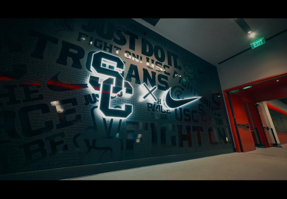 TrojanFBx's tweet photo. USC and Nike featured in the new football facility:

Only school to have Nike Strength custom racks

Two iconic brands united in pursuit of excellence ✌️ https://t.co/O1JcGSEC1V