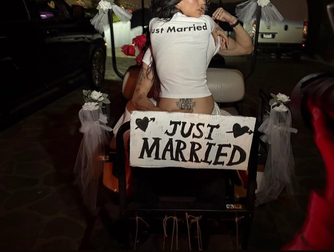 robbersingerman's tweet photo. Just married https://t.co/BL84D7IRXU