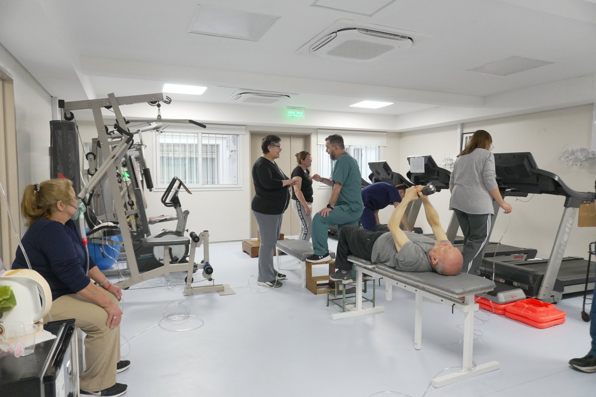 BASalud's tweet photo. El Hospital de Rehabilitación Respiratoria María Ferrer sumó un nuevo Laboratorio del Sueño y un Gimnasio de Rehabilitación Física adaptado en Barracas.

Obras que integran servicios, agilizan la atención y siguen fortaleciendo la salud pública de la Ciudad. https://t.co/X95qzIV6zk