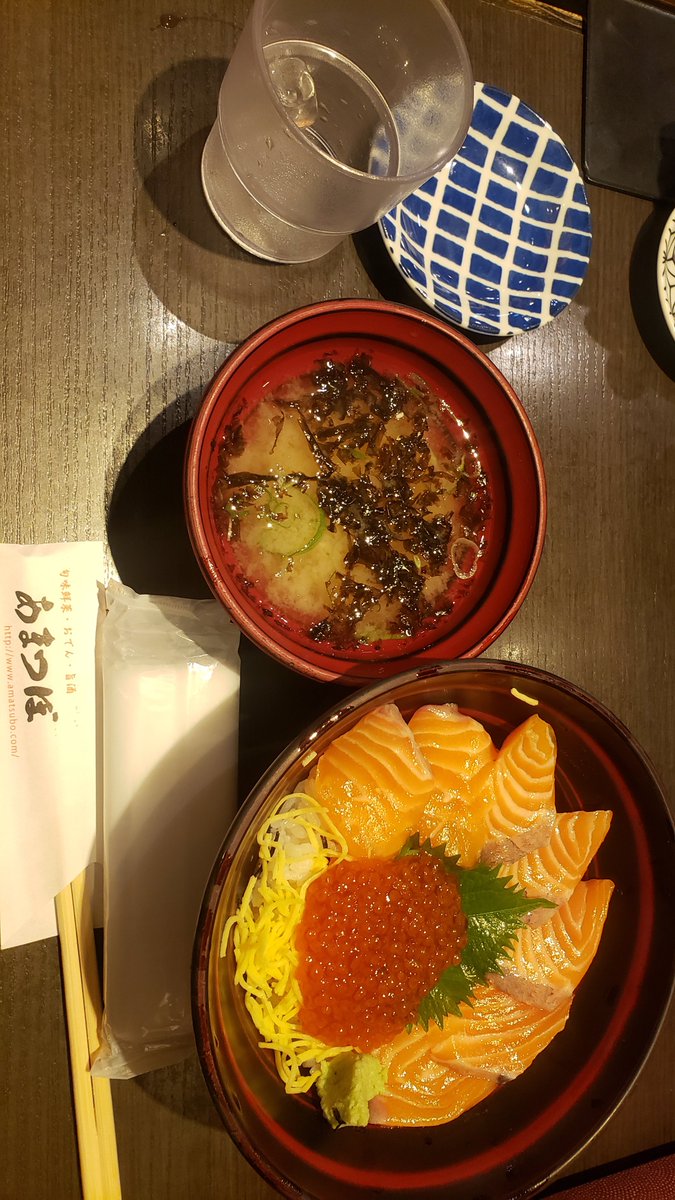 Nero_DBD's tweet photo. この間、日帰りで金沢に行ってきました！！
サーモンいくら丼頼んだけど、新鮮すぎてめちゃ美味かった😋 https://t.co/0lCYTcxKpr
